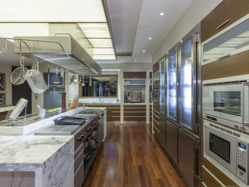 Luxurious Kitchen and galley