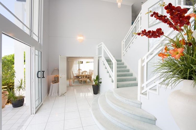 entry way staircase